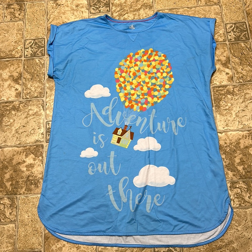 💥3/$25 item💥Disney Up House Nightshirt